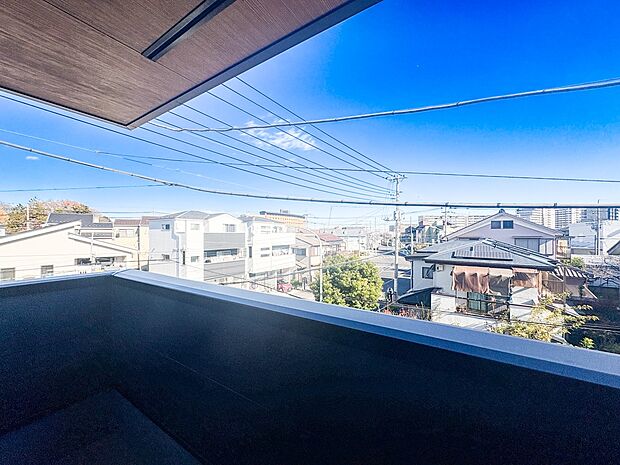 【バルコニー】 バルコニーから差し込む陽光・通風は、住環境・快適性と共に有り続ける貴重な「財産」です。