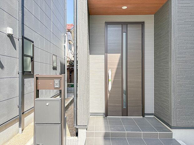 3号棟【玄関】玄関はおうちの顔と言われます。玄関アプローチは、外観デザインの印象を左右します。