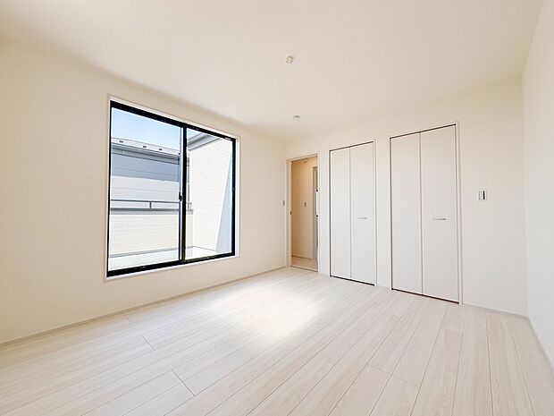 3号棟【寝室7帖】シンプルな内装はおしゃれのポイントです。シンプルは華美より飽きがこないからです。色や模様でおしゃれ感をだす。それがシンプルイズビューティーです。