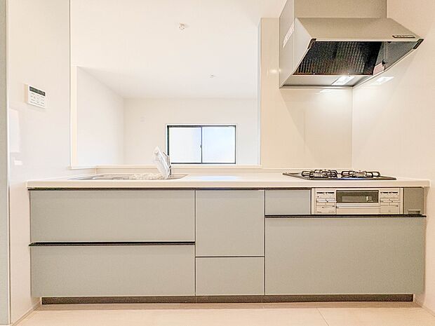 3号棟【ダイニングキッチン】料理をしながら、後片付けをしながら二人で会話を楽しみたい空間。