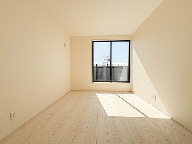 5号棟【洋室6帖】充実した生活は伸びやかな居室空間から始まります。快適に・伸びやかに。心の潤いを求める方々へ。