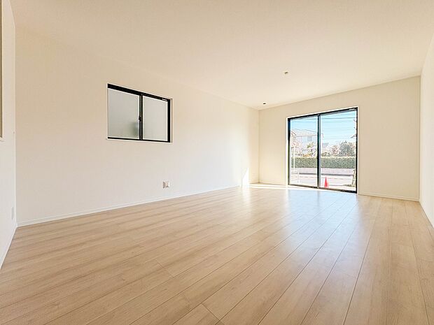 【LDK19.75帖】忙しい朝でも家族揃って食事をしたいゆとりあるダイニングスペース。