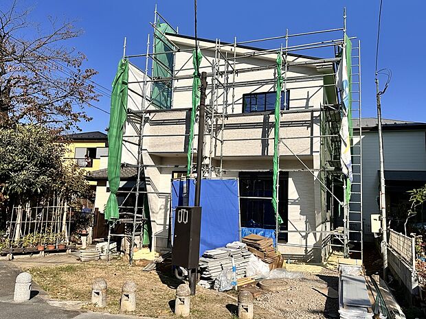 【外観】家族の温かさと陽光の暖かさ、楽しい毎日と明るい未来を予感させる「空間が織り成すひとつ先の住み心地」を演出します。