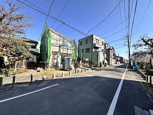 【前面道路】車の通行が少ないので、静かな住環境を維持することができます。