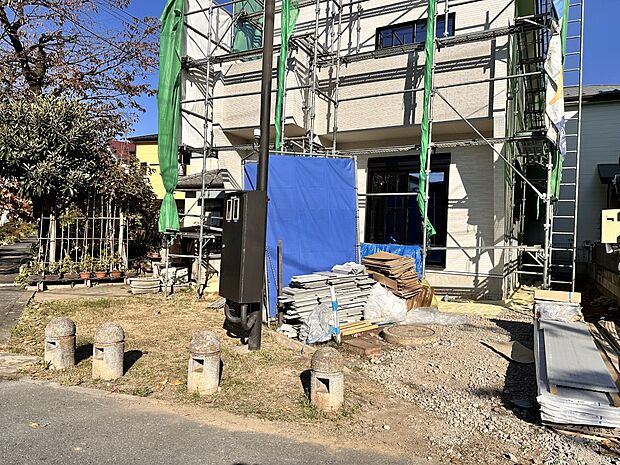 【駐車場】毎日の生活にマイカーが必須という方は、購入を検討する際、駐車場があることは大事な条件です。毎日の通勤や家族の送迎、買い物やお出かけなどクルマのある暮らしを満喫したい方は要チェック。…