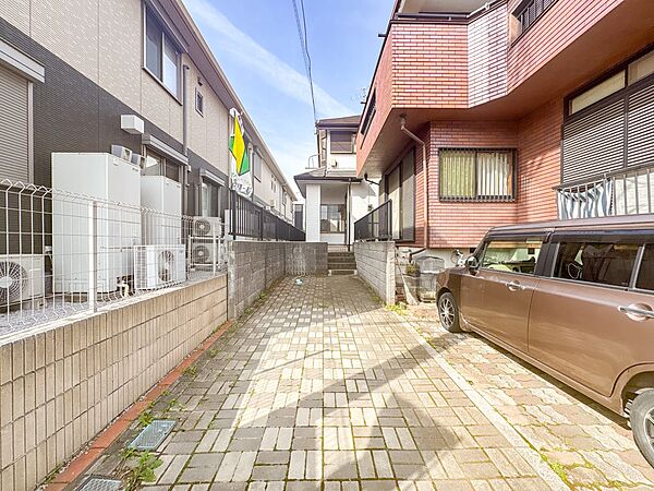【外観】こちらの物件に少しでもご興味がありましたら、お気軽にお電話下さい。ネット上で「見えない物」「わからない事」でも、実際にご見学いただくことで、手に取るようにおわかりいただけるはずです。…
