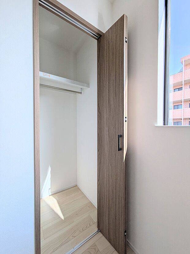 こちらの物件に少しでもご興味がありましたら、お気軽にお電話下さい。ネット上で「見えない物」「わからない事」でも、実際にご見学いただくことで、手に取るようにおわかりいただけるはずです。