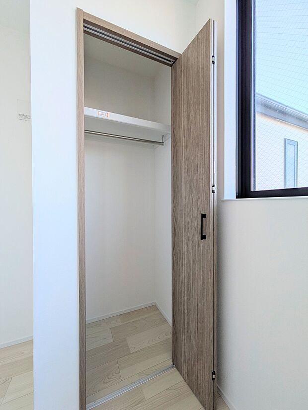 限られたスペースを有効に活用できる壁面クローゼット。