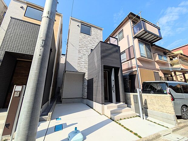 【駐車場】毎日の生活にマイカーが必須という方は、購入を検討する際、駐車場があることは大事な条件です。毎日の通勤や家族の送迎、買い物やお出かけなどクルマのある暮らしを満喫したい方は要チェック。…