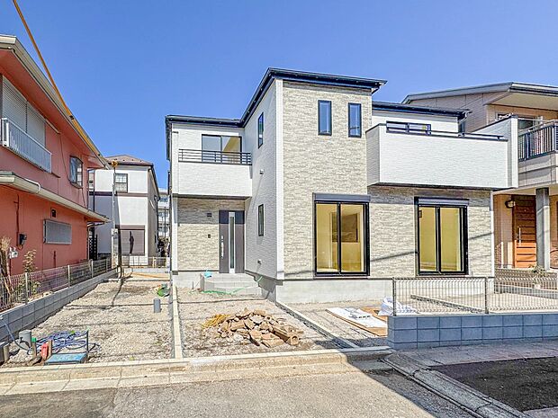 【外観】家族の温かさと陽光の暖かさ、楽しい毎日と明るい未来を予感させる「空間が織り成すひとつ先の住み心地」を演出します。