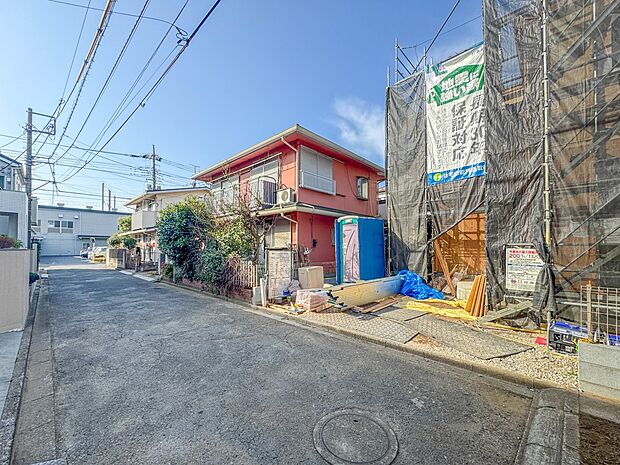 【前面道路4.2M】車の通行が少ないので、静かな住環境を維持することができます。