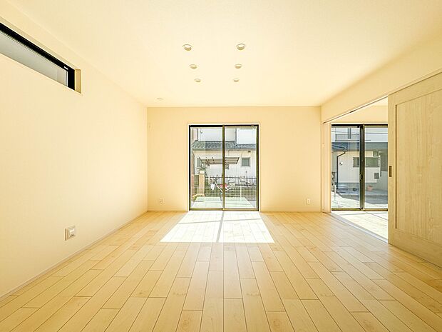 【LDK15.5帖】忙しい朝でも家族揃って食事をしたいゆとりあるダイニングスペース。