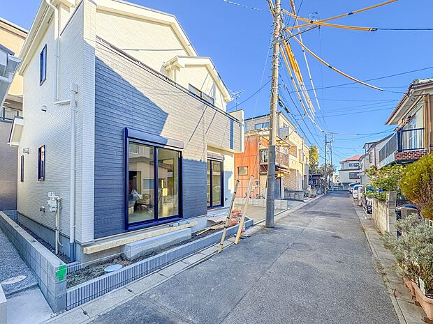 【前面道路4M】車の通行が少ないので、静かな住環境を維持することができます。