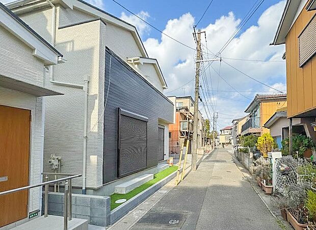 【前面道路4M】車の通行が少ないので、静かな住環境を維持することができます。
