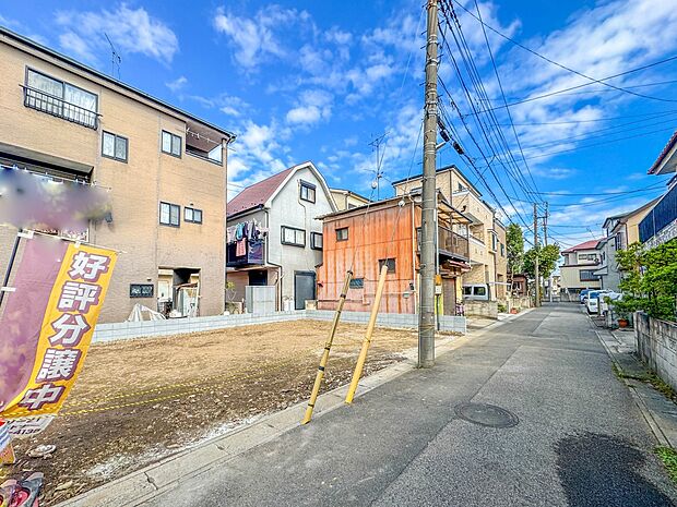 【前面道路4M】車の通行が少ないので、静かな住環境を維持することができます。