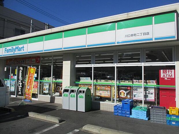 コンビニ 220m ファミリーマート川口柳崎店(ファミリーマートの強さは、少量のお惣菜を売るファミデリカとドラッグストアと組んだコラボ。サラダを中心にしたヘルシー食材が充実のコンビニです。)…