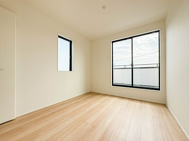 【洋室　5.25帖】充実した生活は伸びやかな居室空間から始まります。快適に・伸びやかに。心の潤いを求める方々へ。