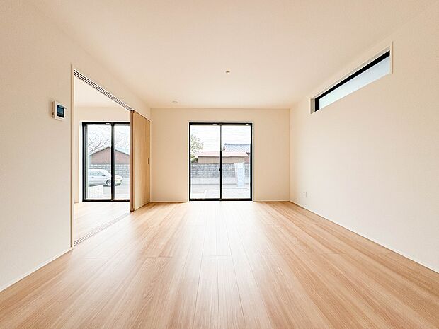 【ダイニング　LDK16.5帖】忙しい朝でも家族揃って食事をしたいゆとりあるダイニングスペース。