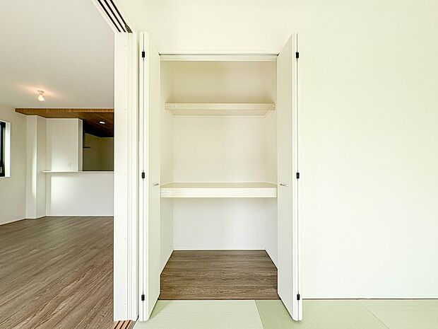 【収納】各部屋を最大限に広く使って頂ける様、全居住スペースに収納付。プライベートルームはゆったりと快適に。