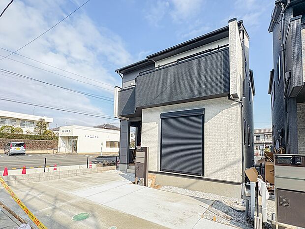 【外観】家は一生のお買物。自分ならではの家族ならではの、家にしたい。書斎を設ける。子どものプレイングルームを設ける。趣味のオーディオルームを設置する。夢を追うオンリーワンの家です。