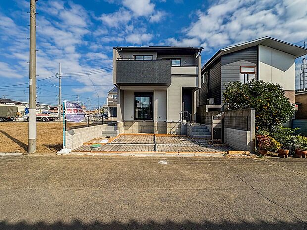 【外観】家族の温かさと陽光の暖かさ、楽しい毎日と明るい未来を予感させる「空間が織り成すひとつ先の住み心地」を演出します。