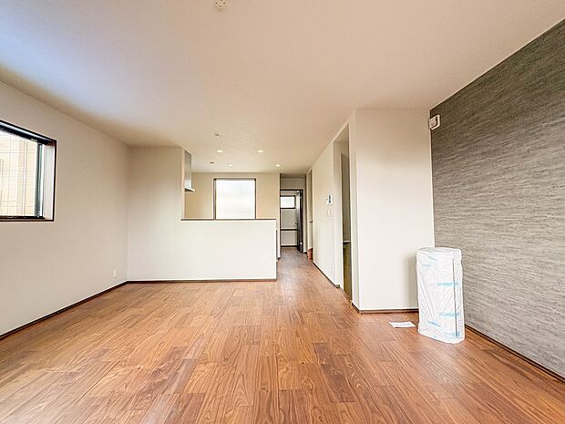 3号棟【LDK16.7帖】インテリアショップで見掛けた「あの家具」も置ける、ゆったりとした空間。時に広さが上質な寛ぎの時間になる事も。