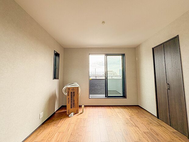 3号棟【寝室6帖】シンプルな内装はおしゃれのポイントです。シンプルは華美より飽きがこないからです。色や模様でおしゃれ感をだす。それがシンプルイズビューティーです。