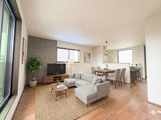 3号棟【LDK16.7帖】木の温もりがやさしいフローリング仕様。明るく広々としたダイニングはとても快適な空間です。