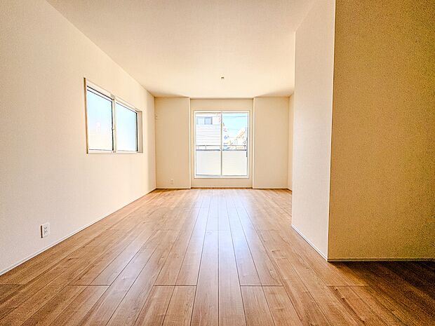 【子供部屋】お子様のお部屋にぴったりなクロークを備えたフローリング仕様の洋室です。