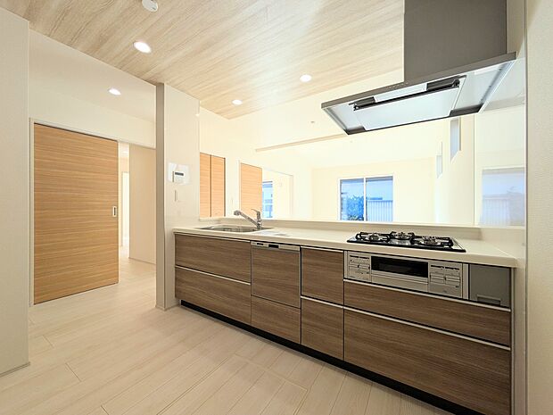 【キッチン】リビングにいるお子様と会話をしながら家事ができるカウンターキッチン