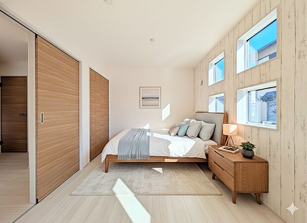 お部屋が明るいだけで、ちょっと幸せになれる。陽ざしの心理効果のおかげです。お部屋に陽をたっぷりとりこみましょう。明るいお部屋にいると、顔もなぜか明るくなる。