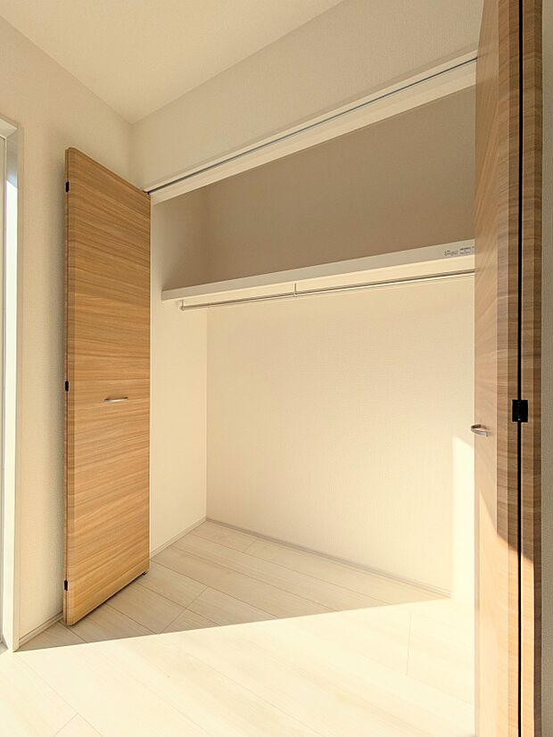 限られたスペースを有効に活用できる壁面クローゼット。