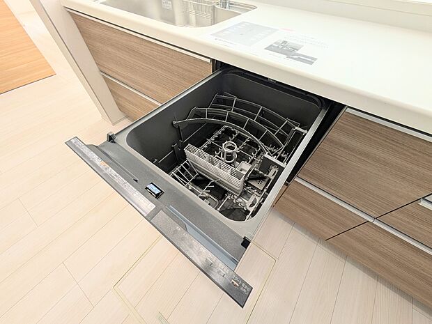 【ビルトイン食器洗浄乾燥機】食器洗いのわずらわしさから開放してくれる嬉しい設備。
