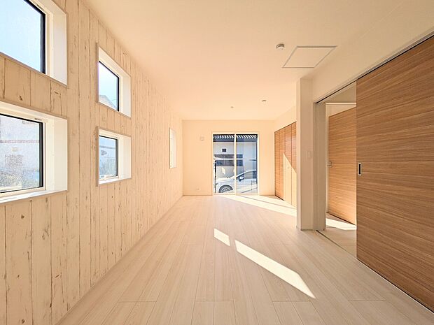 ここから始まる「日常」はご家族にとってかけがえのない時間となります。少しでも豊かに、快適に。そんな想いから本邸宅は生まれました。