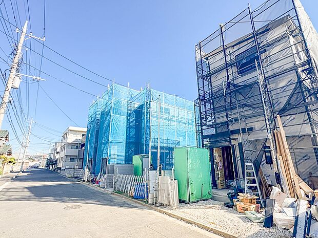 1号棟【前面道路8.4？】車の通行が少ないので、静かな住環境を維持することができます。