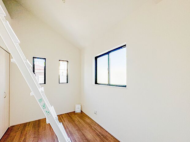 【寝室4.75帖】シンプルな内装はおしゃれのポイントです。シンプルは華美より飽きがこないからです。色や模様でおしゃれ感をだす。それがシンプルイズビューティーです。