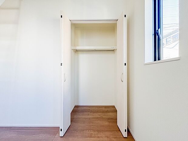 【収納】各部屋を最大限に広く使って頂ける様、全居住スペースに収納付。プライベートルームはゆったりと快適に。