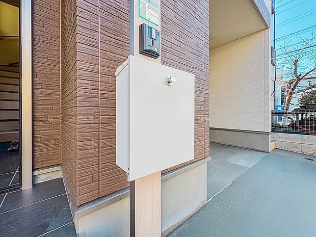 【外観】こちらの物件に少しでもご興味がありましたら、お気軽にお電話下さい。ネット上で「見えない物」「わからない事」でも、実際にご見学いただくことで、手に取るようにおわかりいただけるはずです。…