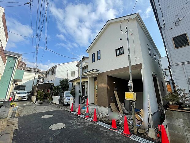 【前面道路】車の通行が少ないので、静かな住環境を維持することができます。