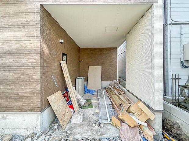 【駐車場】毎日の生活にマイカーが必須という方は、購入を検討する際、駐車場があることは大事な条件です。毎日の通勤や家族の送迎、買い物やお出かけなどクルマのある暮らしを満喫したい方は要チェック。…