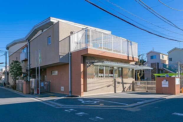 幼稚園・保育園 900m 里保育園