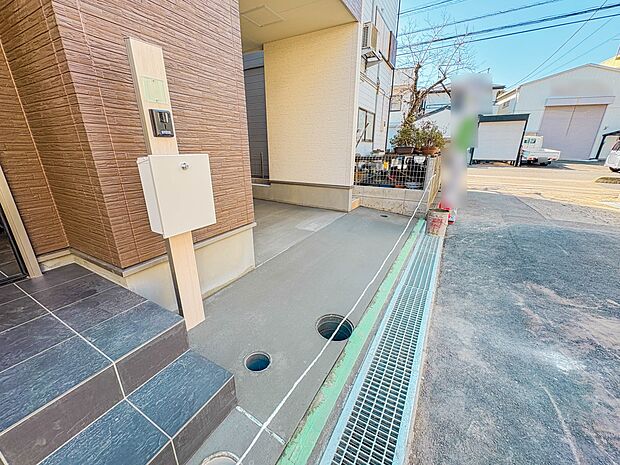 【庭】プランター等をおいてガーデニングが楽しめます。