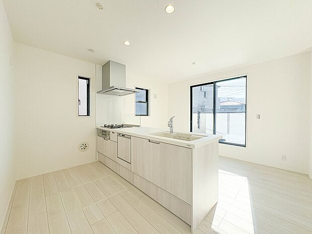 1号棟【キッチン】リビングにいるお子様と会話をしながら家事ができるカウンターキッチン