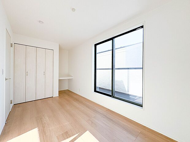 2号棟【寝室】シンプルな内装はおしゃれのポイントです。シンプルは華美より飽きがこないからです。色や模様でおしゃれ感をだす。それがシンプルイズビューティーです。