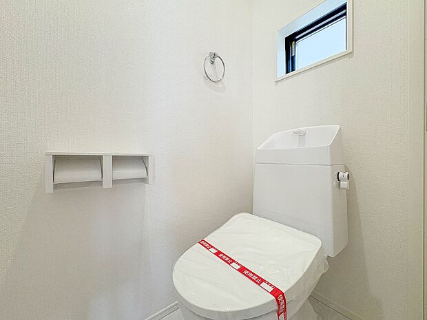 2号棟【トイレ】トイレ・ウォシュレット付。快適で衛生的な洗浄機能付温水シャワートイレです。