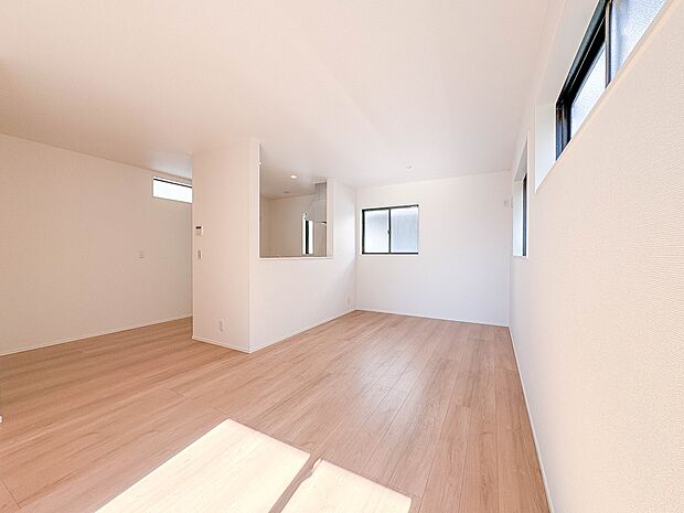 3号棟【LDK15.84帖+南バルコニー】明るく開放的な空間が広がるLDK。