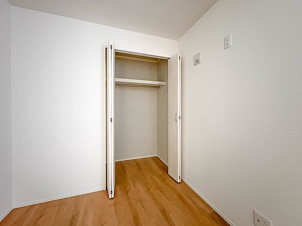 3号棟【収納】各部屋を最大限に広く使って頂ける様、全居住スペースに収納付。プライベートルームはゆったりと快適に。