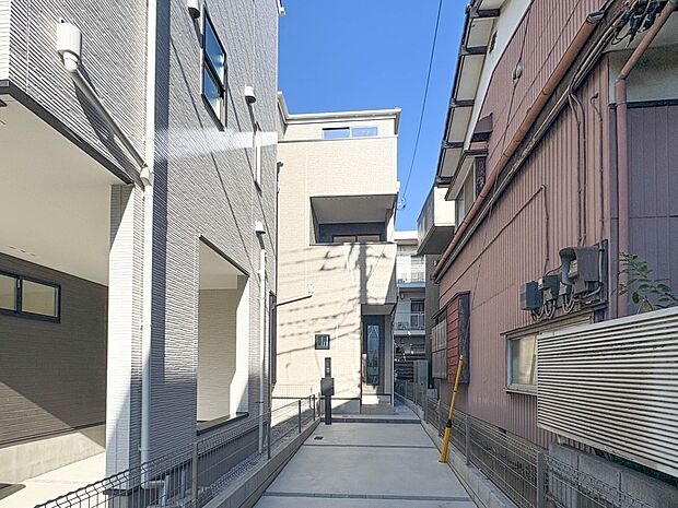 3号棟【外観】陽当りや通風性など各所に施された工夫で住みやすさを実現。部屋の大きさや周辺環境・街並など、資料には掲載していない情報が現地にはたくさんございます。是非ご確認下さい。