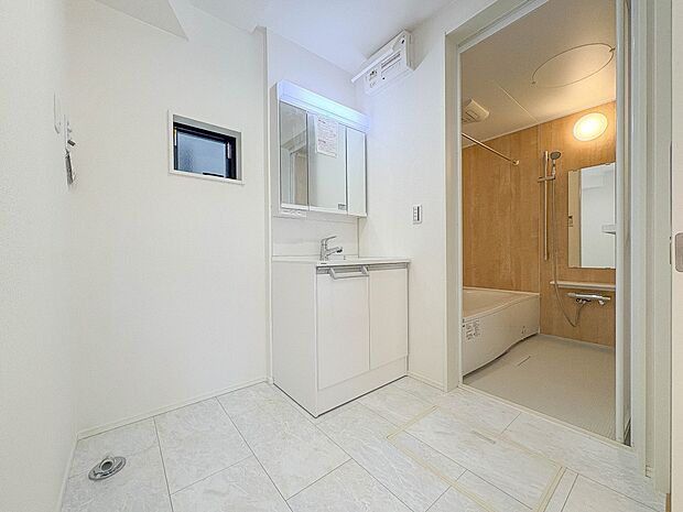 3号棟【脱衣所】洗面所は小さなプライベートスペース。歯磨き、洗顔と毎日施す個人空間。