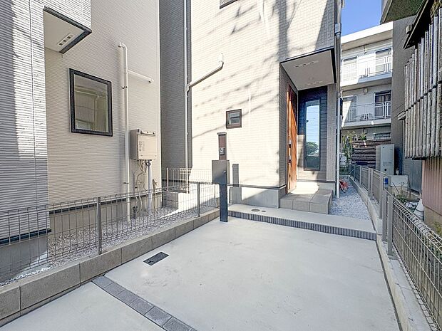 3号棟【庭】プランター等をおいてガーデニングが楽しめます。